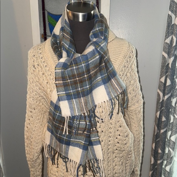 Quills Woolen Market Ireland 100% Wool Plaid Scarf - Picture 1 of 5